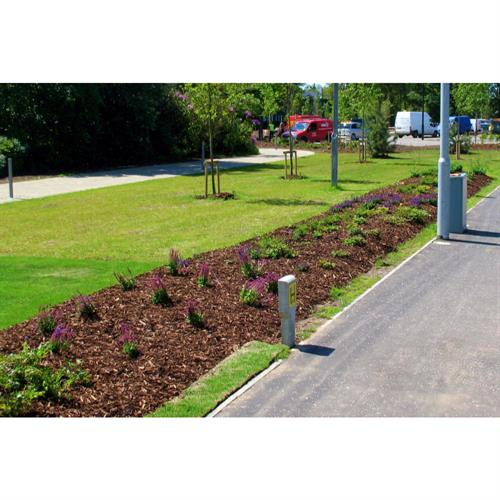 scotbarkuk_ornamentalbarkchips_1435577697mulching4